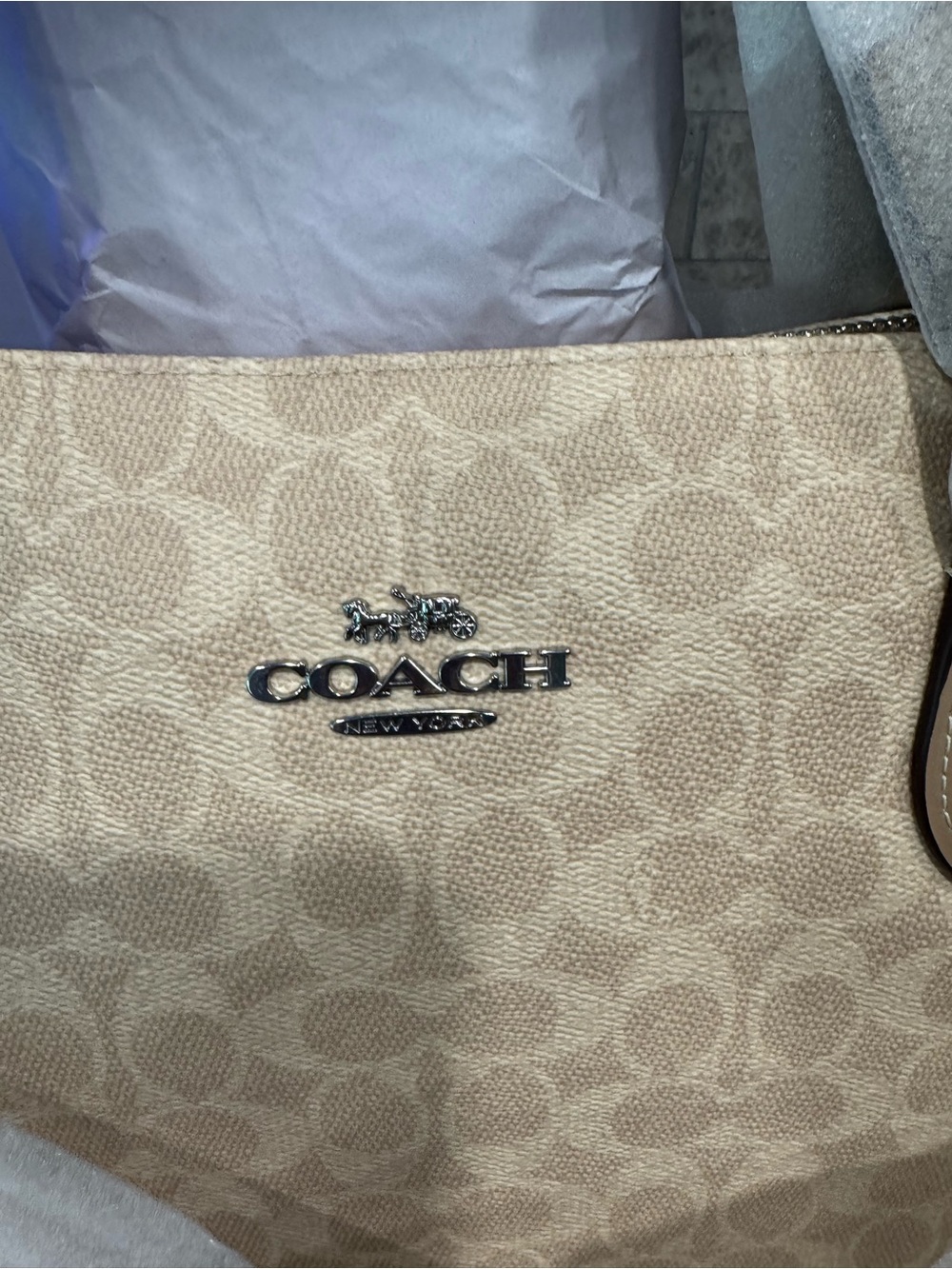 Gallery Tote Bag In Signature Canvas - Picture 8 of 8